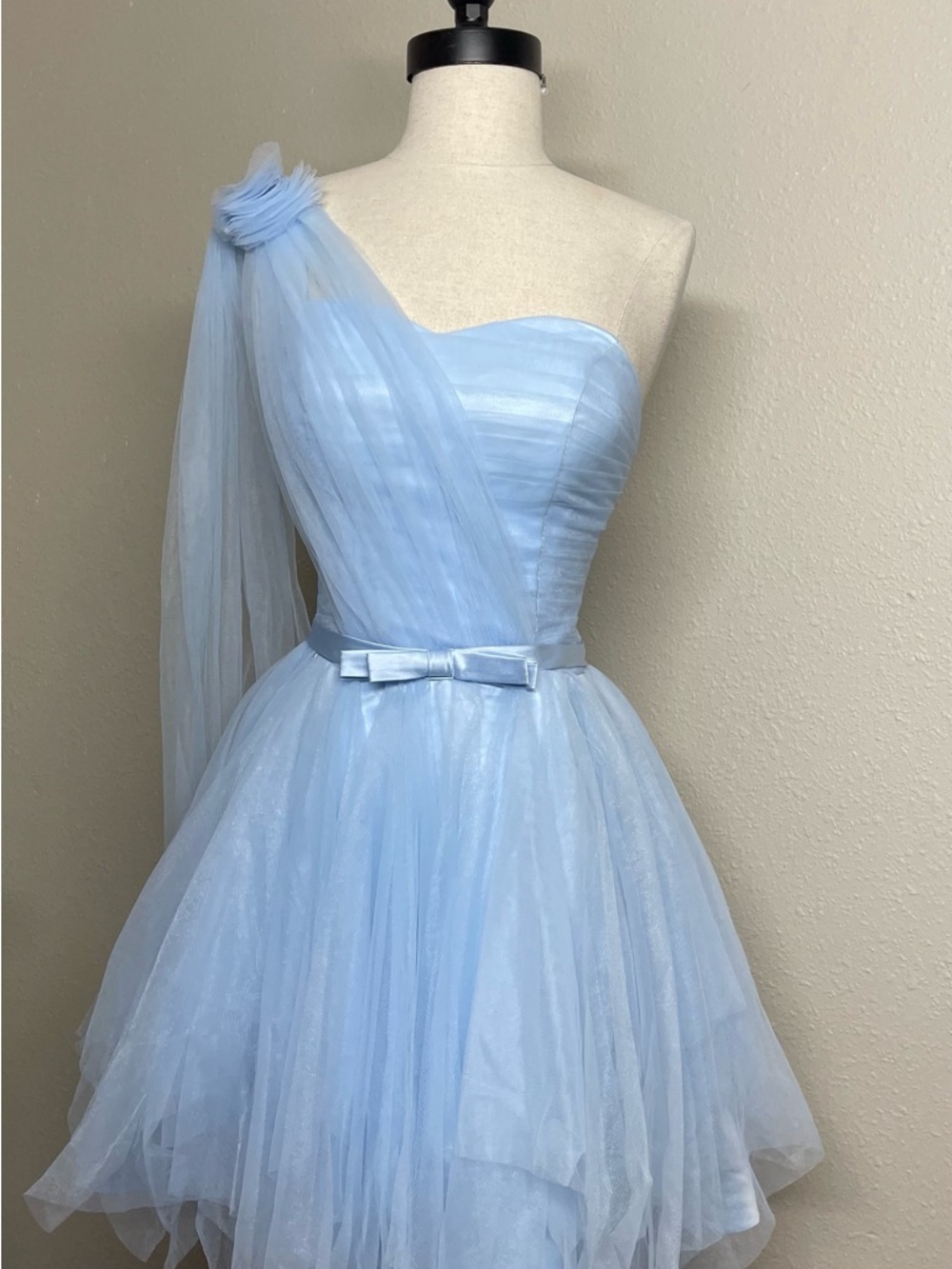 Baby Blue Tulle one-shoulder short prom homecoming party dress bowknot accent.